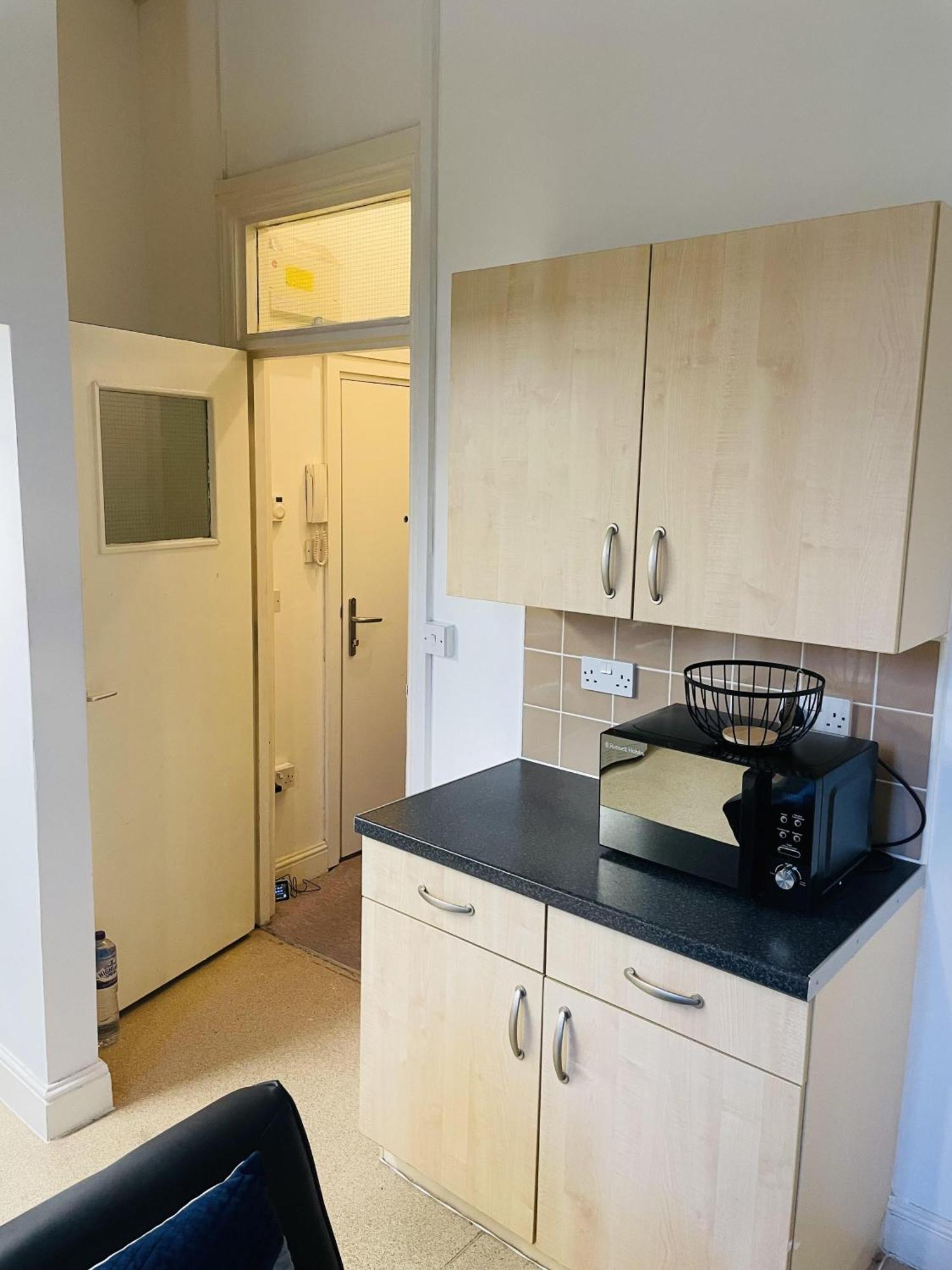 Bustling Western Apartment Londres Extérieur photo