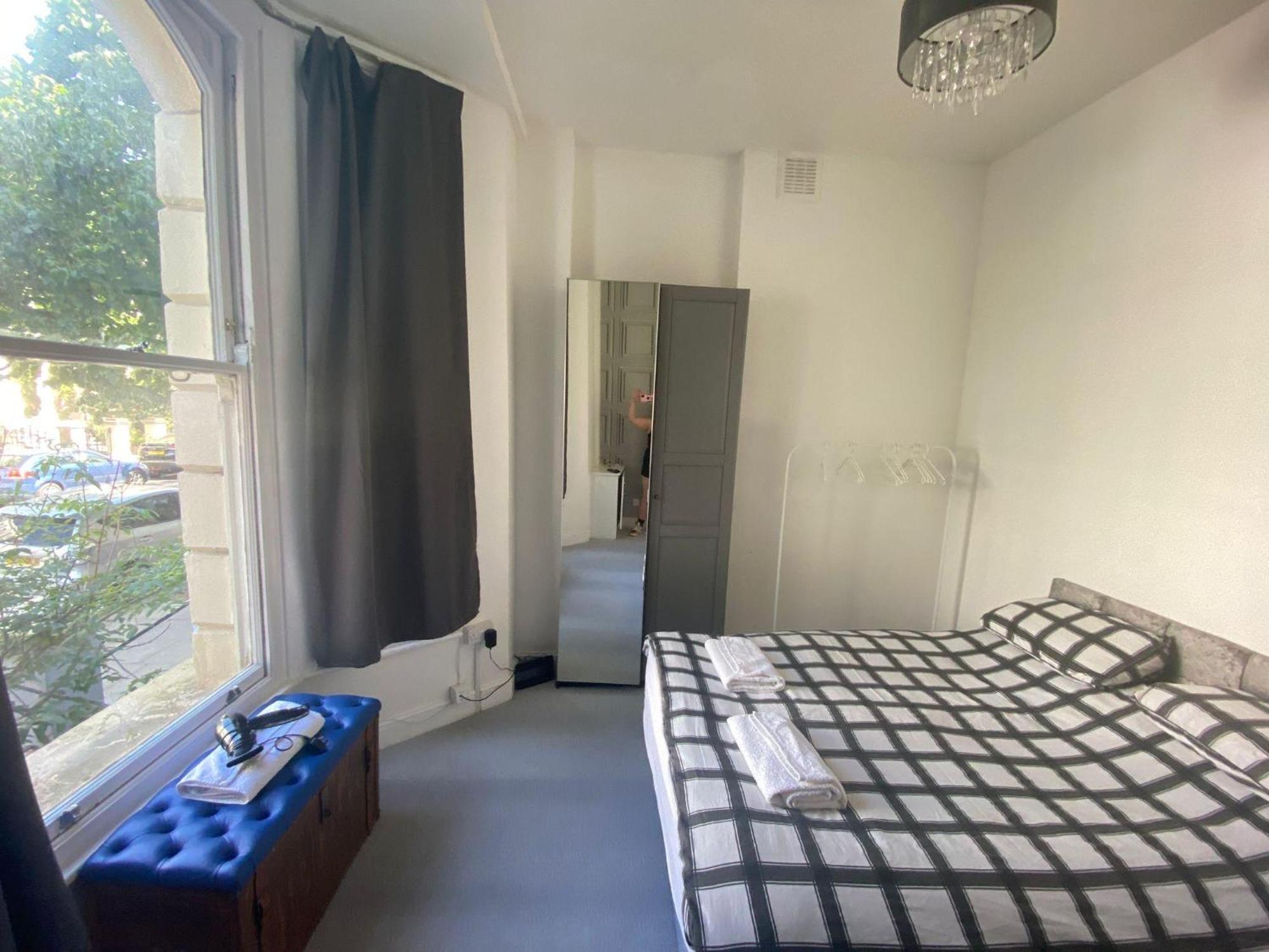 Bustling Western Apartment Londres Extérieur photo